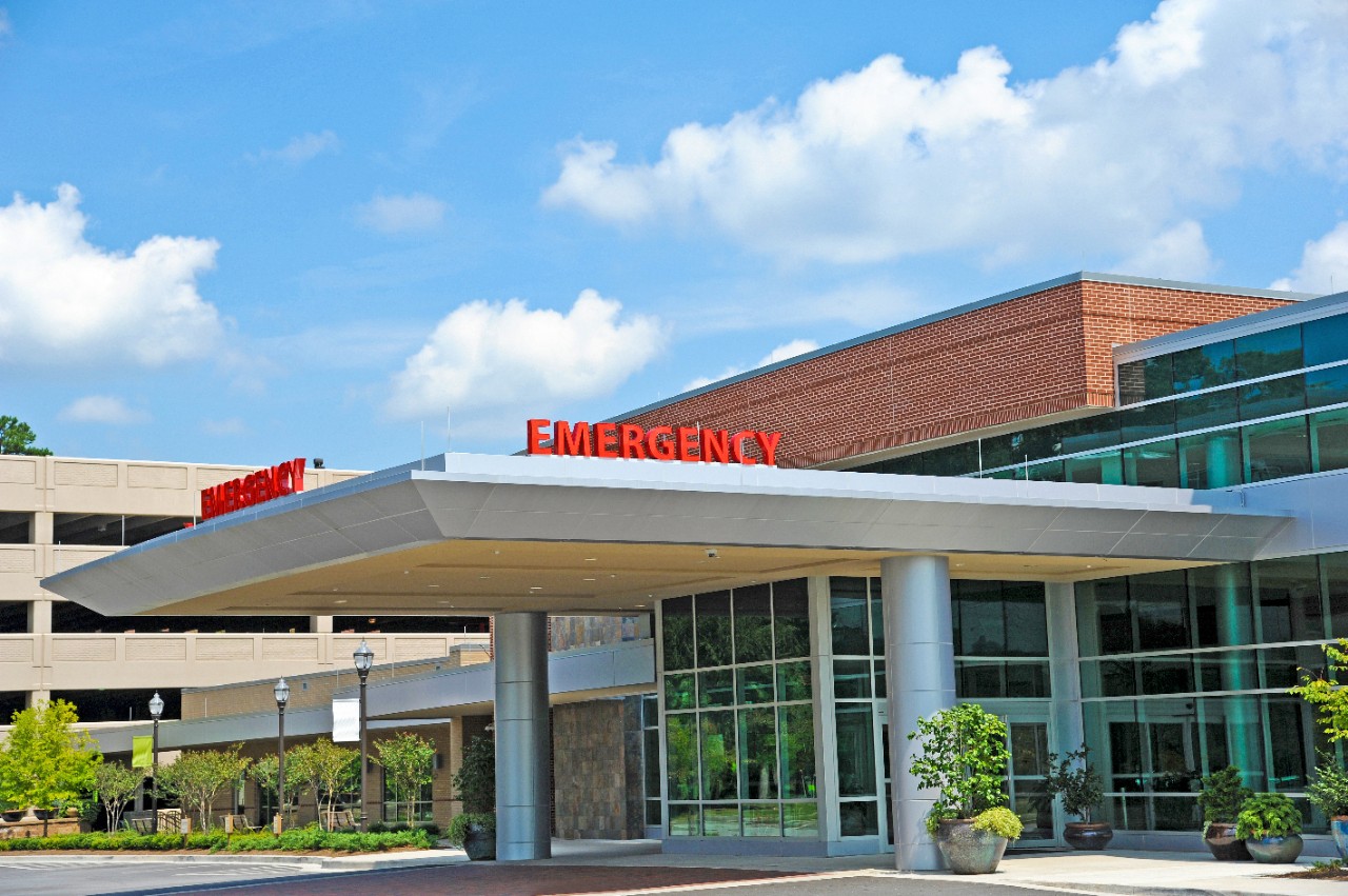 hospital emergency room with seismic bracing fire sprinkler system